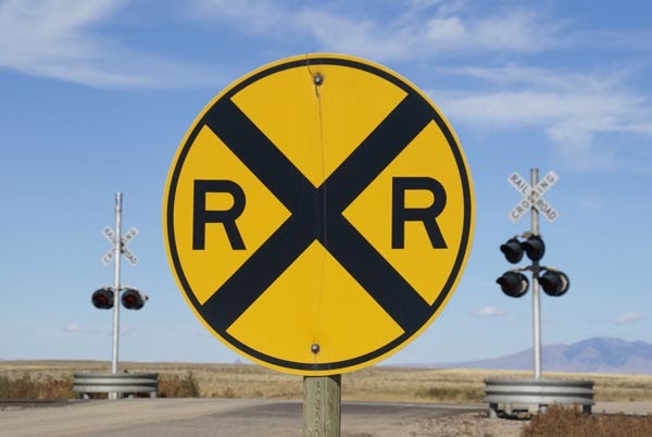 Picture of Railroad Grade Crossing Sign - Free Pictures - FreeFoto.com